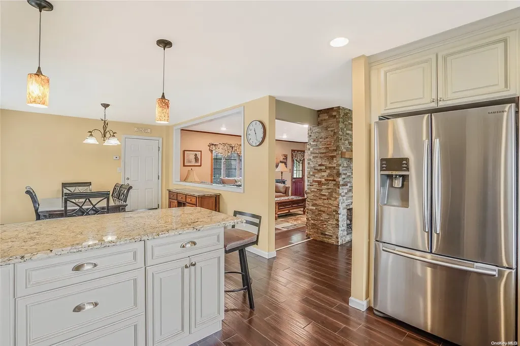22 Page Lane Westbury NY 11590