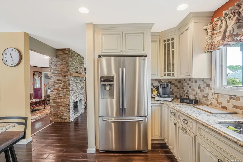 22 Page Lane Westbury NY 11590