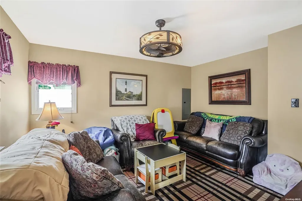22 Page Lane Westbury NY 11590