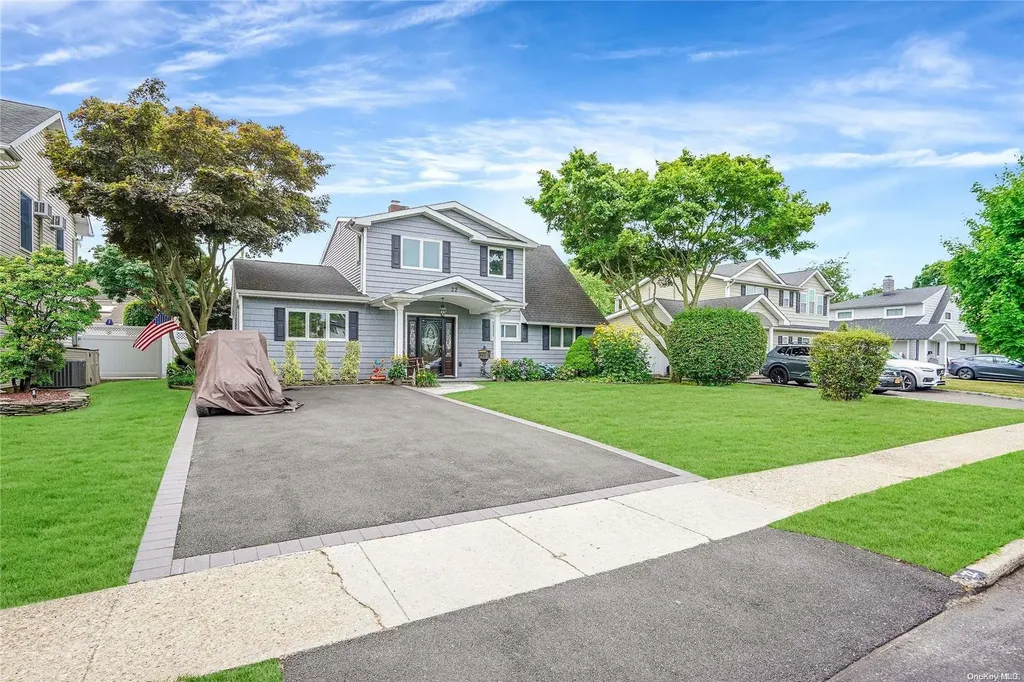 22 Page Lane Westbury NY 11590
