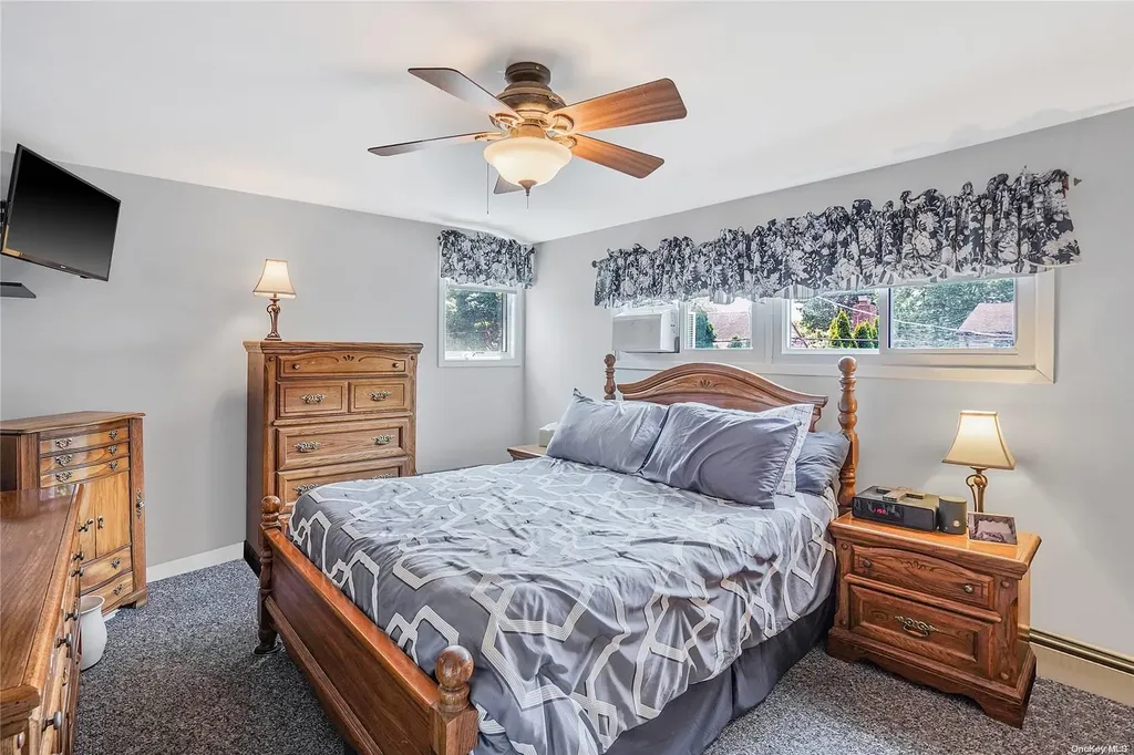 22 Page Lane Westbury NY 11590