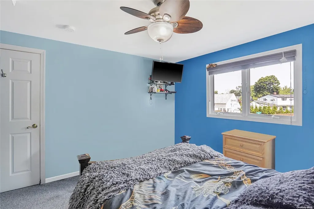 22 Page Lane Westbury NY 11590