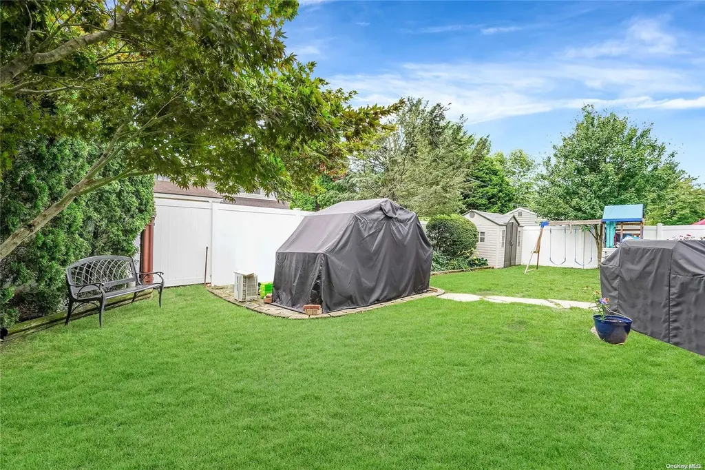 22 Page Lane Westbury NY 11590