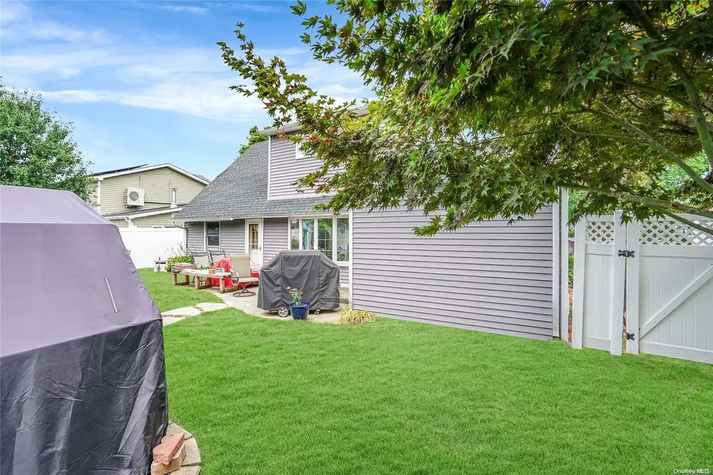 22 Page Lane Westbury NY 11590