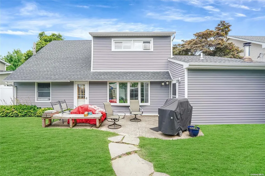 22 Page Lane Westbury NY 11590