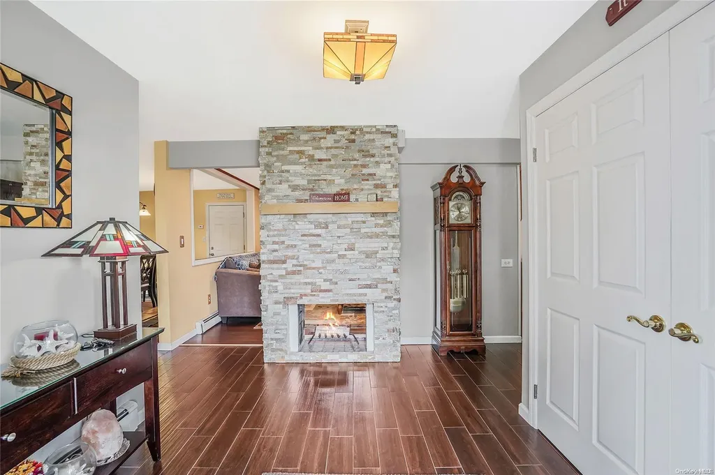 22 Page Lane Westbury NY 11590