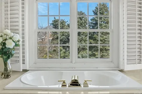 16 Stone Hill Drive N Manhasset NY 11030