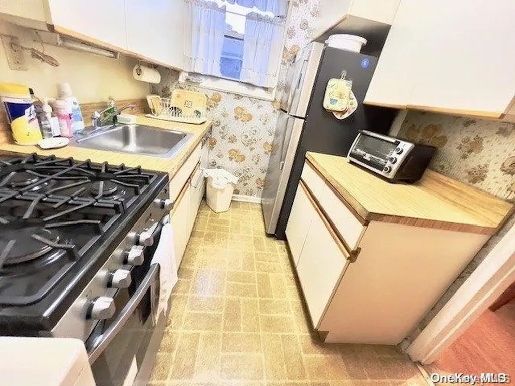 67-27 218 Street Bayside NY 11364