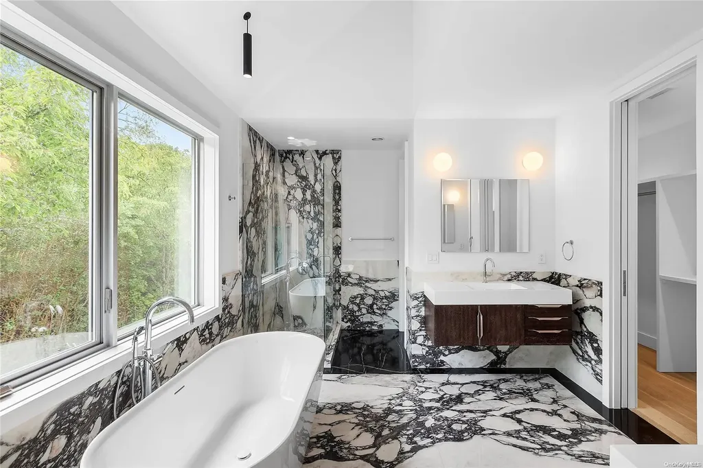 191 Montauk Water Mill NY 11976