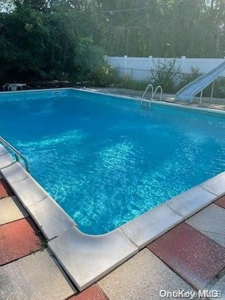 10 Dewey Road Commack NY 11725