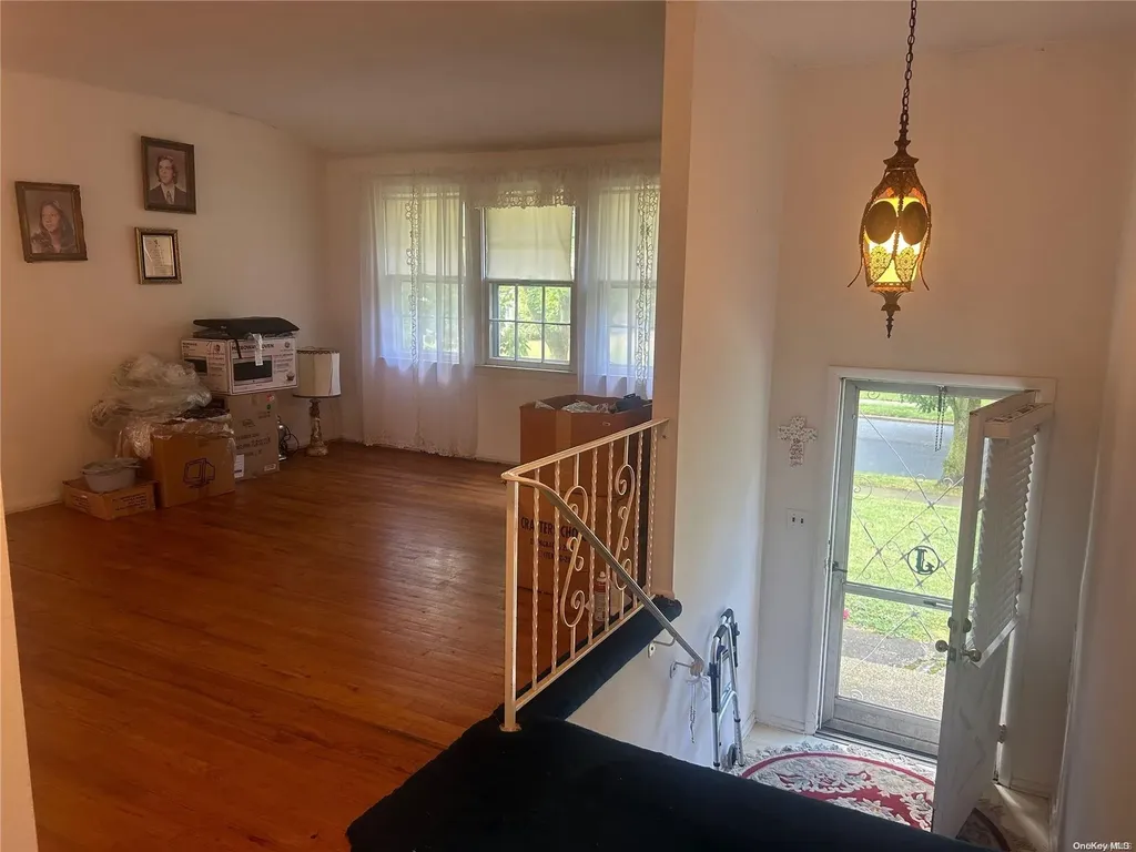 10 Dewey Road Commack NY 11725