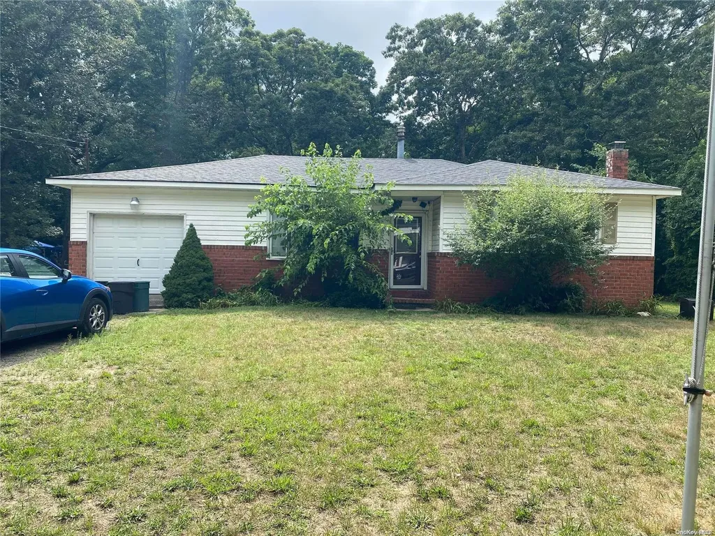 18 Margaret Drive Coram NY 11727