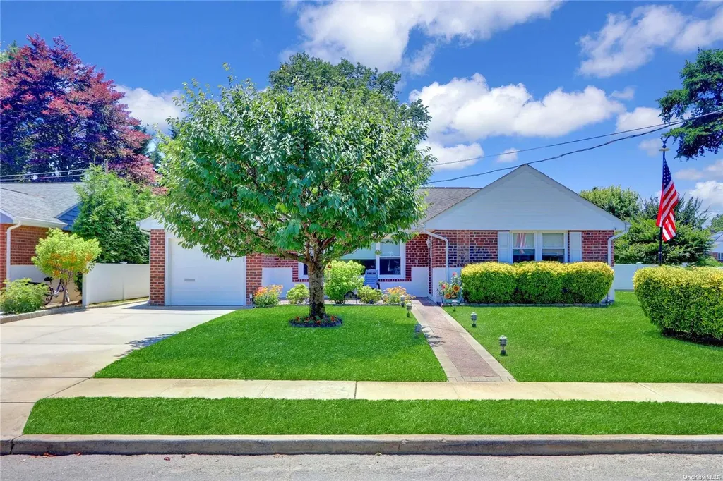 176 Charing Cross Lynbrook NY 11563