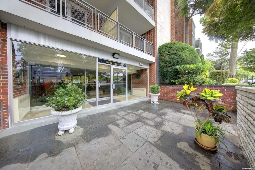 110 Brooklyn Avenue Freeport NY 11520