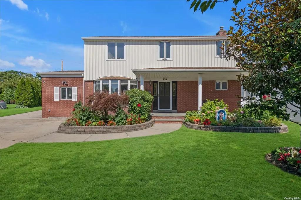 153 Patton Boulevard New Hyde Park NY 11040