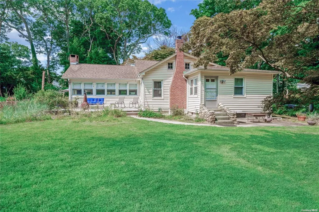 432 Harrison Drive Centerport NY 11721