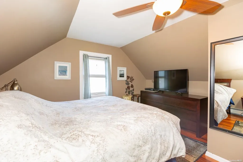 109 Venetian Boulevard Lindenhurst NY 11757