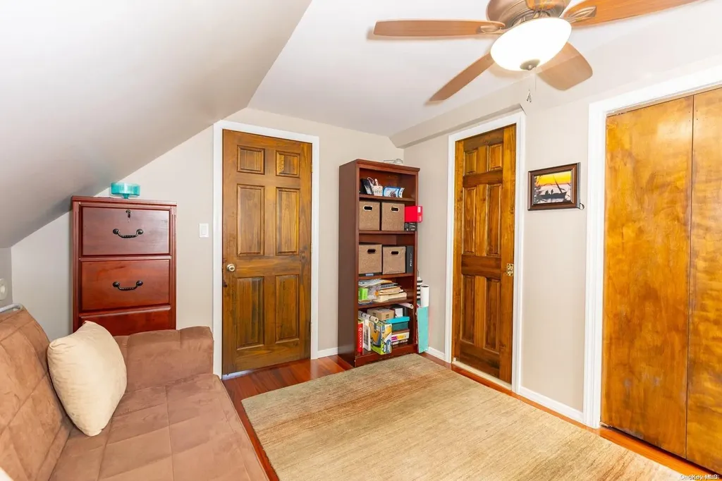 109 Venetian Boulevard Lindenhurst NY 11757