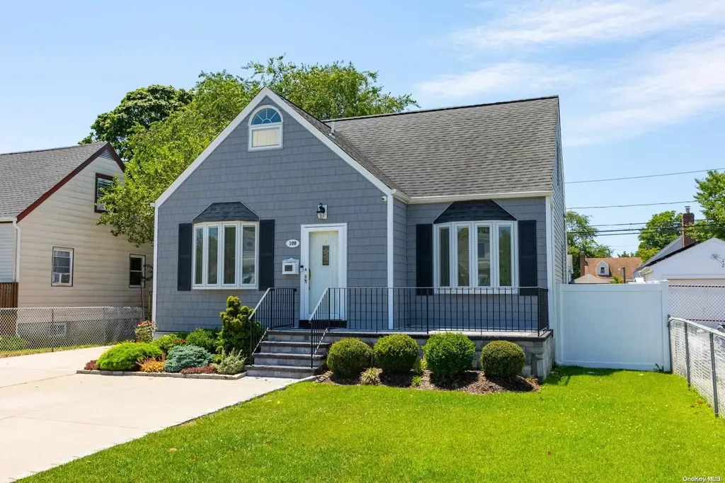 109 Venetian Boulevard Lindenhurst NY 11757