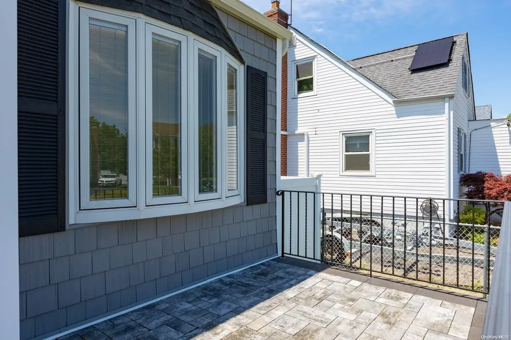 109 Venetian Boulevard Lindenhurst NY 11757