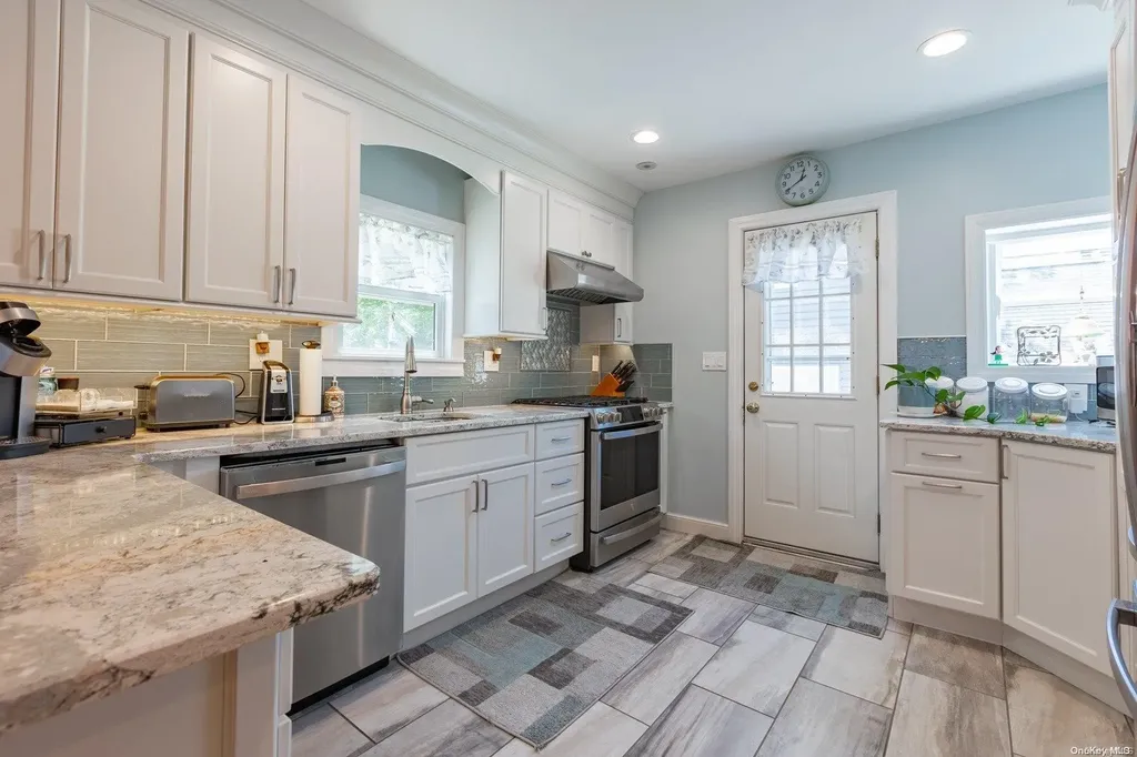 109 Venetian Boulevard Lindenhurst NY 11757