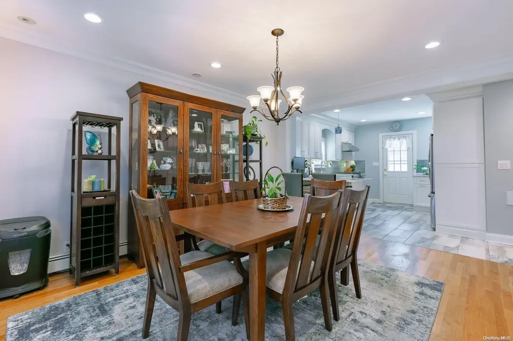 109 Venetian Boulevard Lindenhurst NY 11757