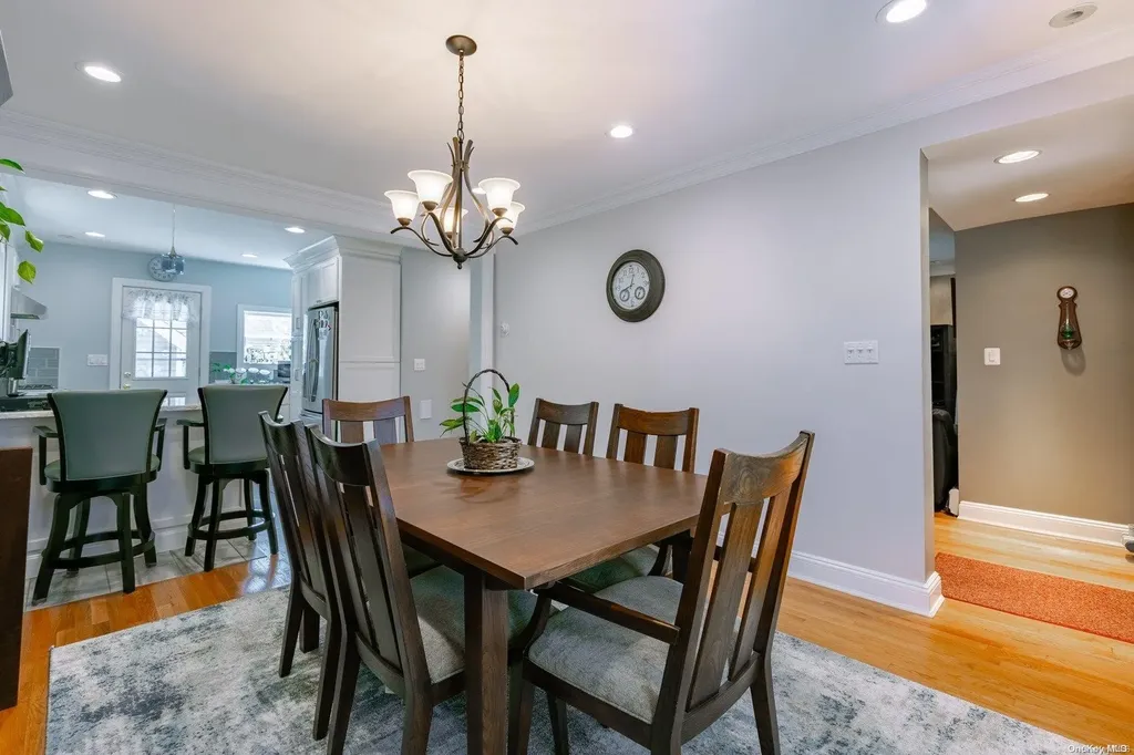 109 Venetian Boulevard Lindenhurst NY 11757