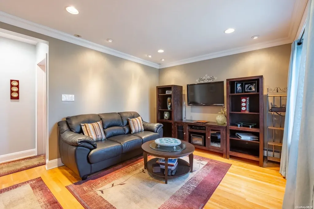 109 Venetian Boulevard Lindenhurst NY 11757