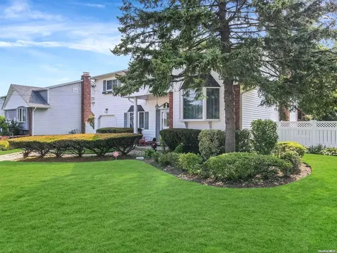 424 Spangle Drive North Babylon NY 11703