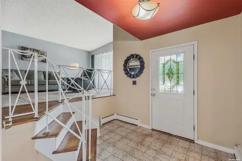 424 Spangle Drive North Babylon NY 11703