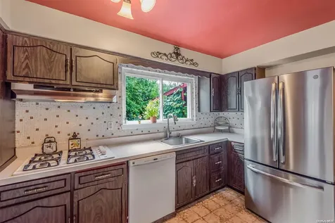 424 Spangle Drive North Babylon NY 11703