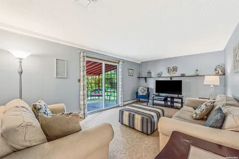 424 Spangle Drive North Babylon NY 11703