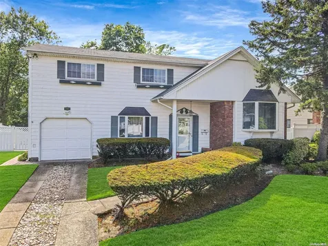 424 Spangle Drive North Babylon NY 11703