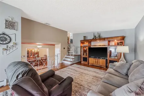 424 Spangle Drive North Babylon NY 11703