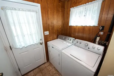 424 Spangle Drive North Babylon NY 11703