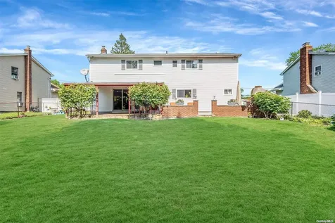 424 Spangle Drive North Babylon NY 11703