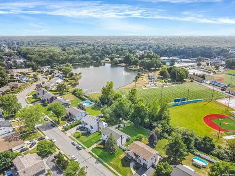 424 Spangle Drive North Babylon NY 11703