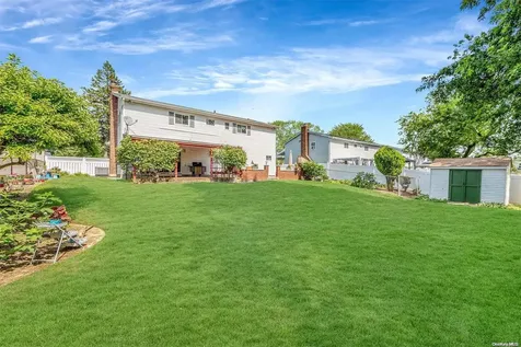 424 Spangle Drive North Babylon NY 11703