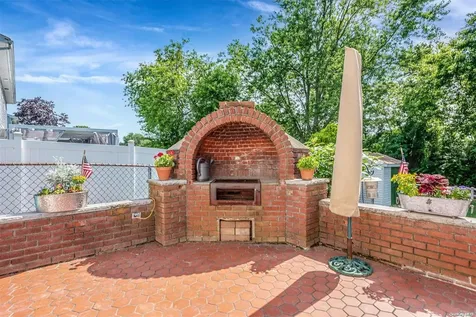 424 Spangle Drive North Babylon NY 11703