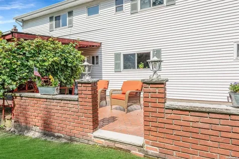 424 Spangle Drive North Babylon NY 11703