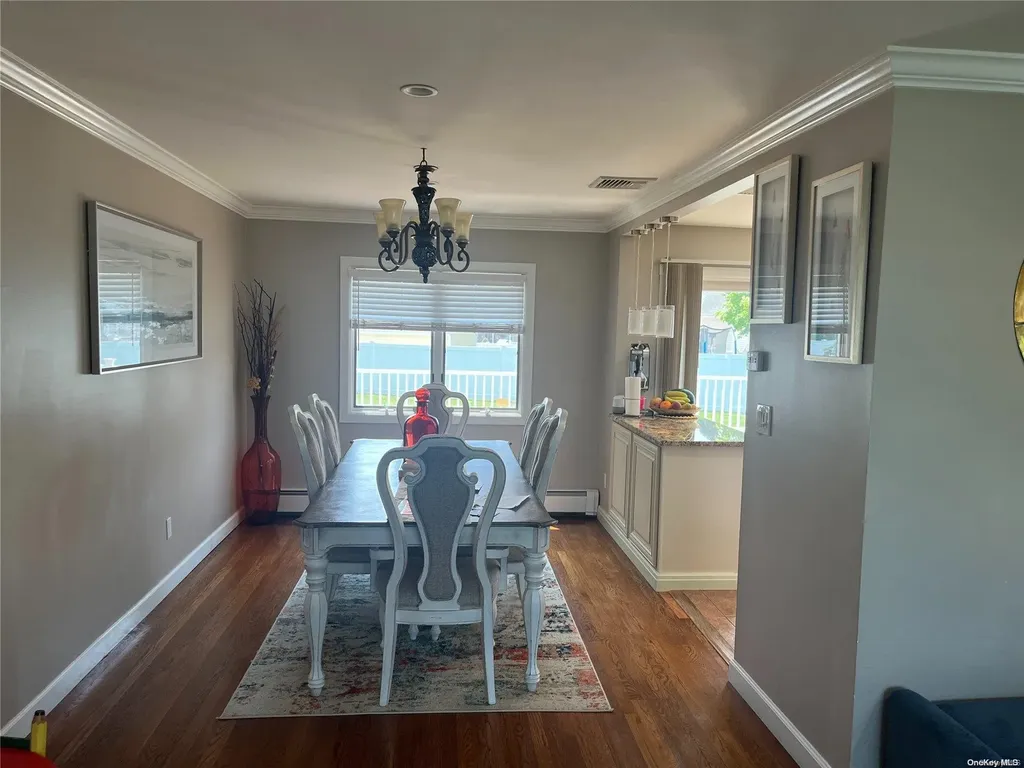 526 Narland Lane North Babylon NY 11703