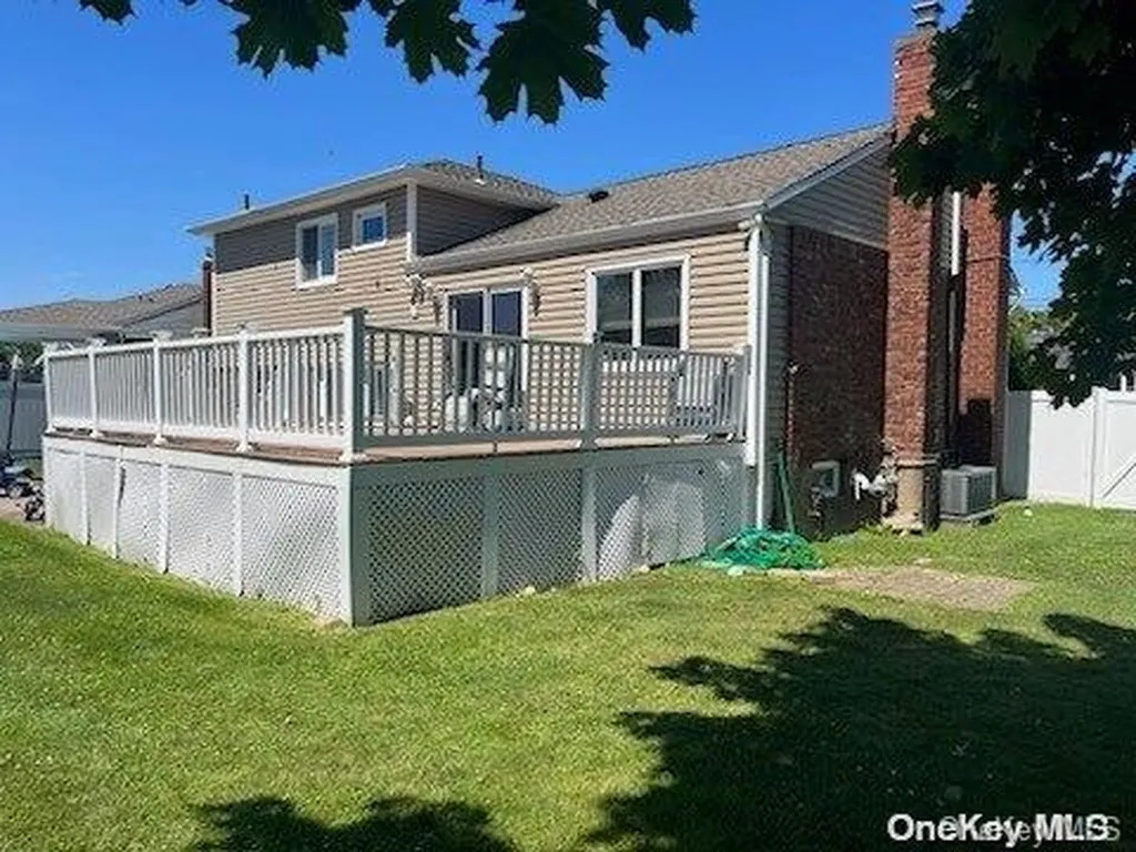 526 Narland Lane North Babylon NY 11703