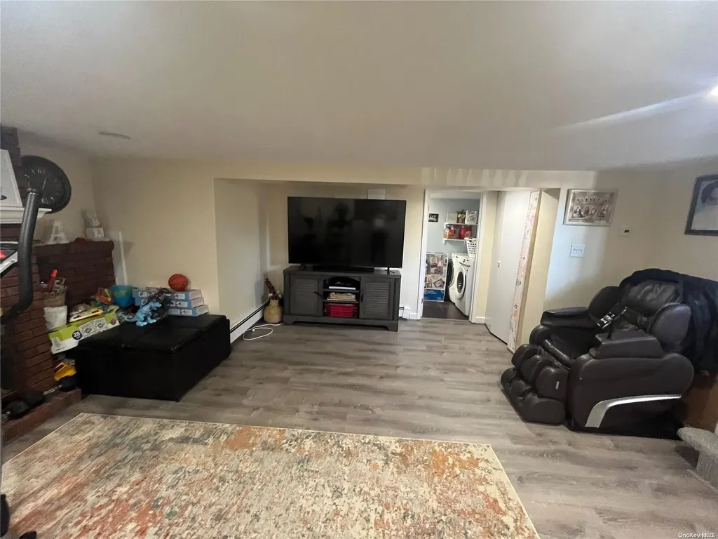 526 Narland Lane North Babylon NY 11703