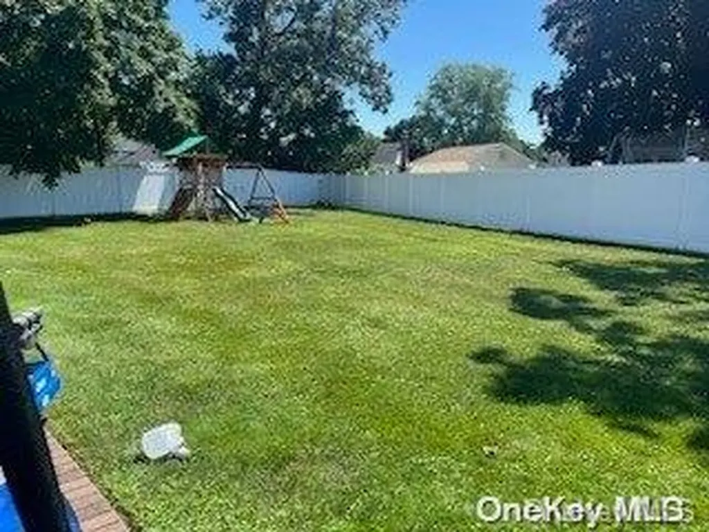 526 Narland Lane North Babylon NY 11703