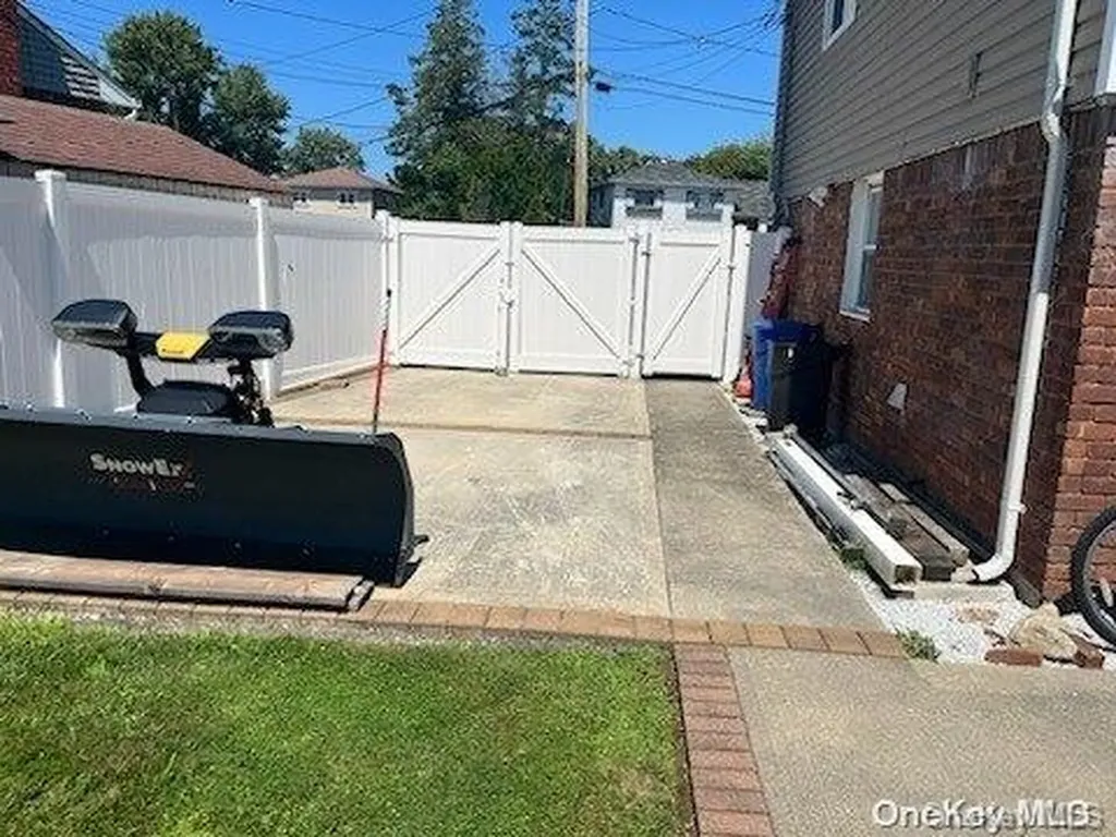 526 Narland Lane North Babylon NY 11703