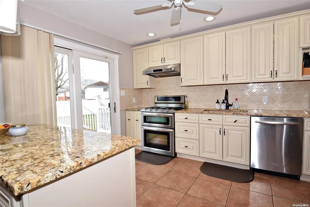 526 Narland Lane North Babylon NY 11703