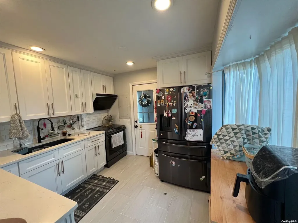 33 Ring Lane Levittown NY 11756