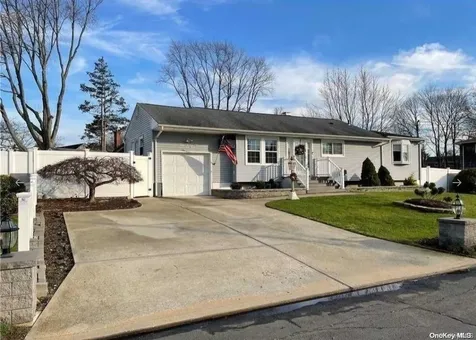 533 Goodrich Avenue North Babylon NY 11703