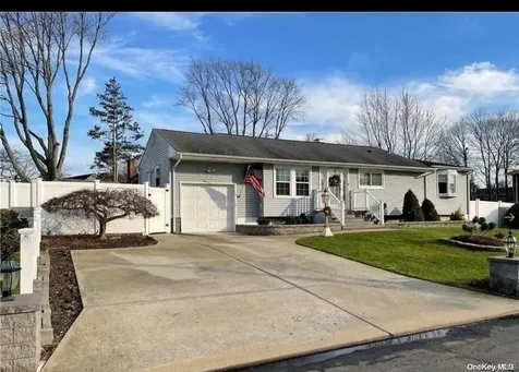533 Goodrich Avenue North Babylon NY 11703