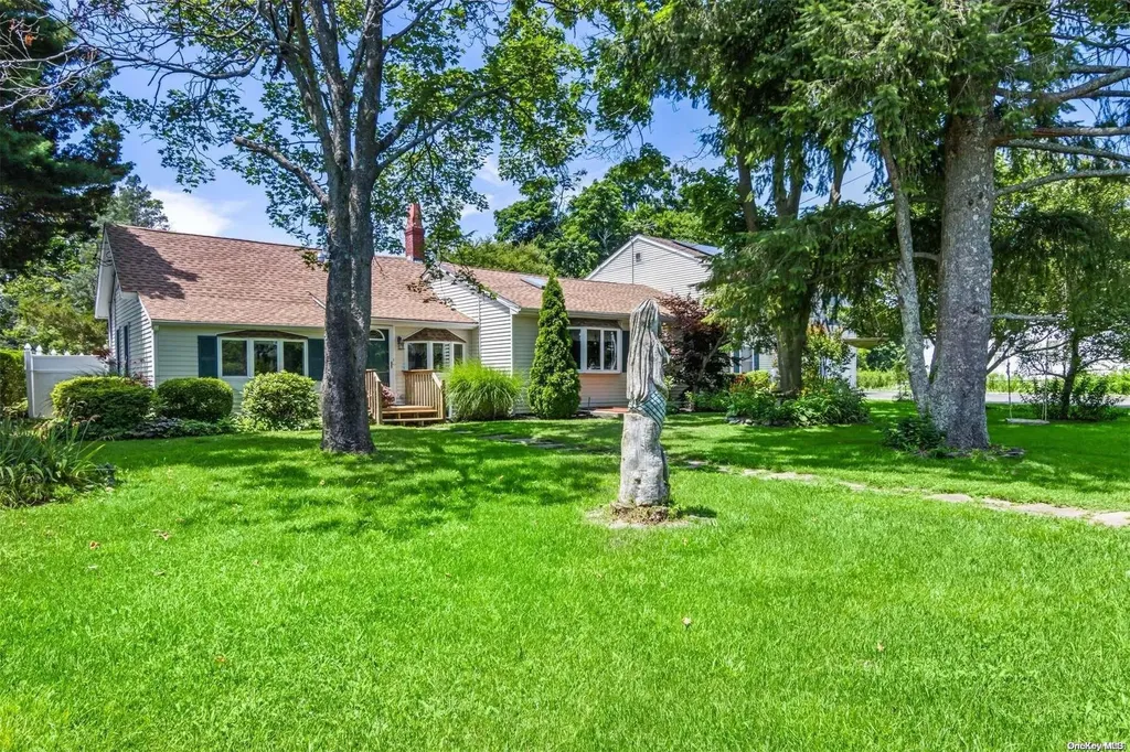 517 Raynor Avenue Riverhead NY 11901